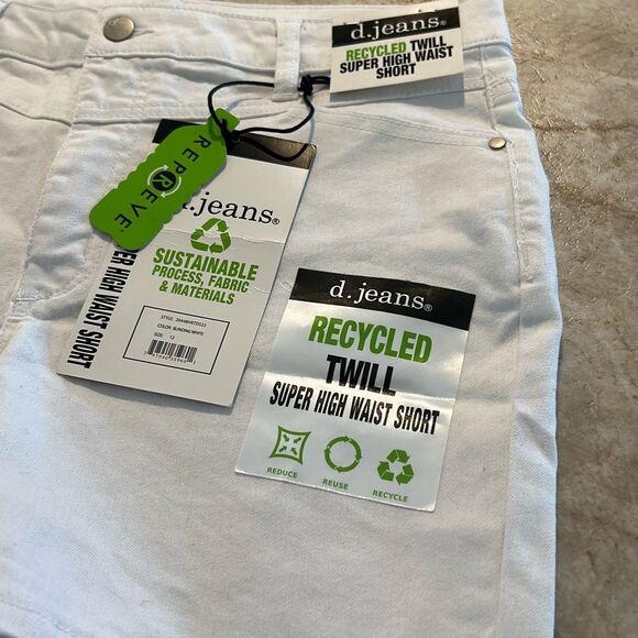 White Stretch Jean Shorts NWT Size 12 - Picture 2 of 6
